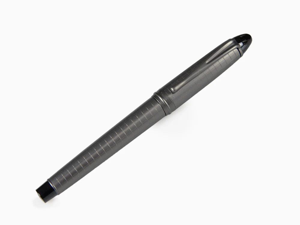 Aurora Ipsilon Full Metal Black Fountain Pen, Ruthenium, B16-RQ - Image 3