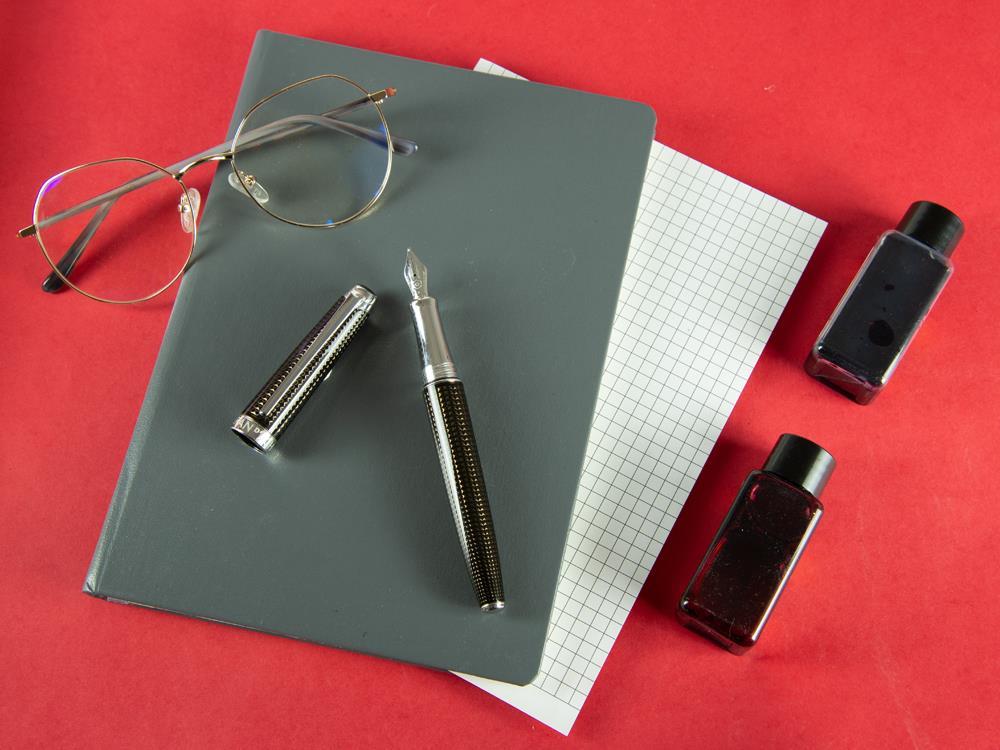Caran d´Ache Léman de Nuit Fountain Pen, Black Lacquer, Black, 4799.019 - Image 8