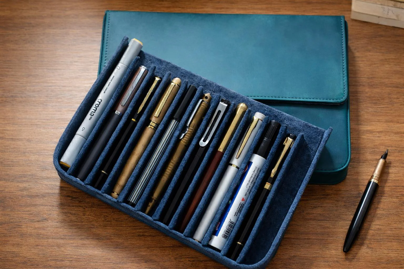 Iguana Pen Case Blue, 12 Writing Items - Image 5