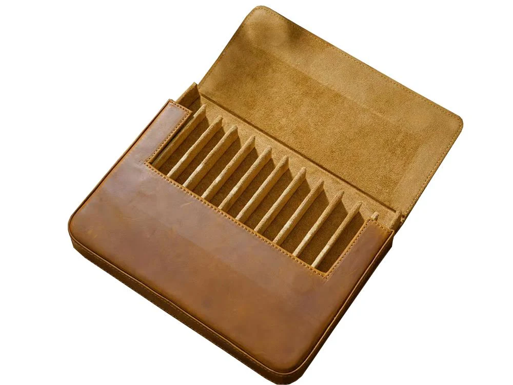 Iguana Pen Case Camel, 12 Writing Items - Image 3