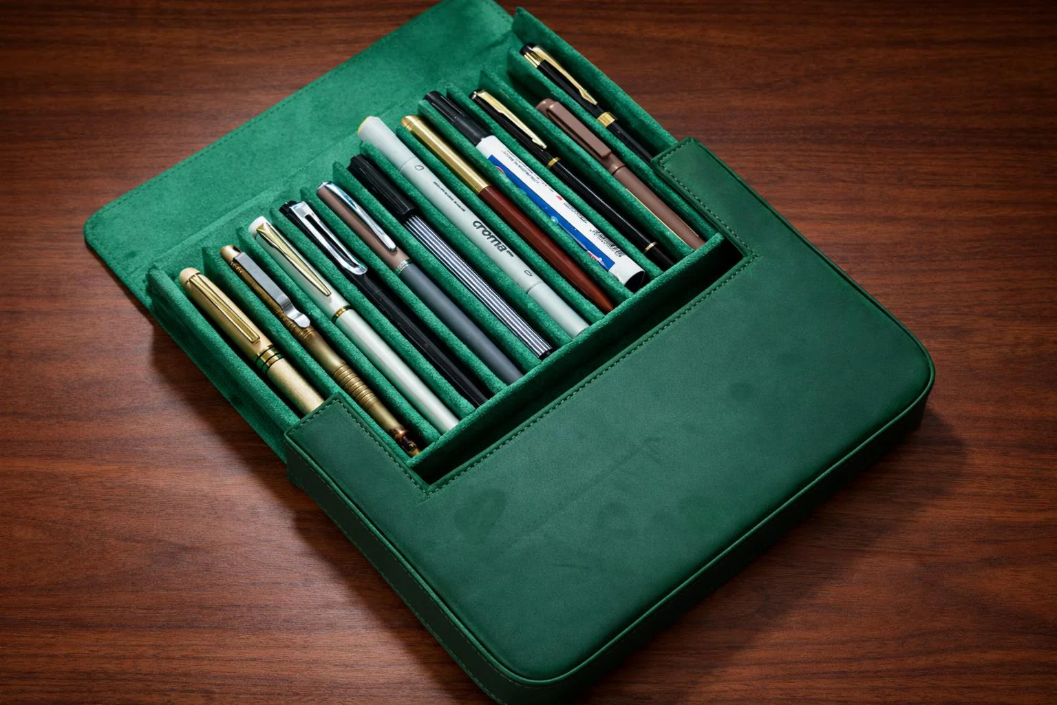 Iguana Pen Case Green, 12 Writing Items - Image 4