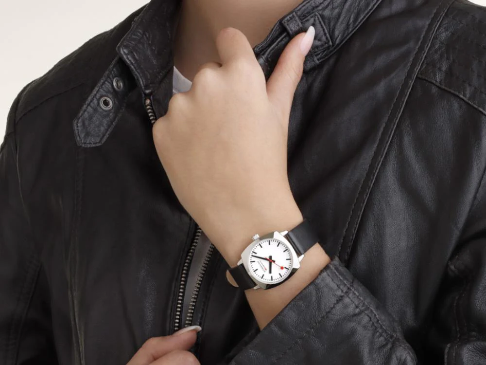 Mondaine Cushion Quartz Watch, White, 31 mm, Leather strap, MSL.31110.LBV - Image 5