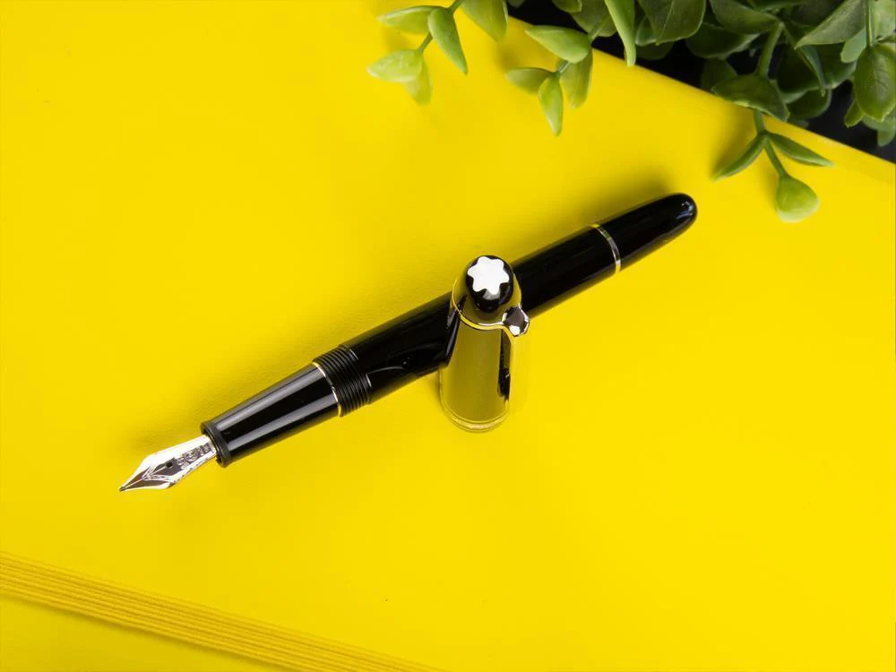 Montblanc Meisterstück Classique Fountain Pen, Platinum trim, 132468 - Image 6