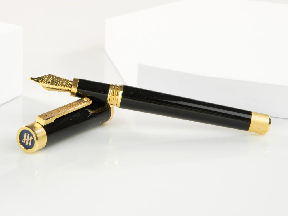 Montegrappa Zero Fountain Pen, Black Resin, Yellow gold trims, ISZEI-IY - Image 4