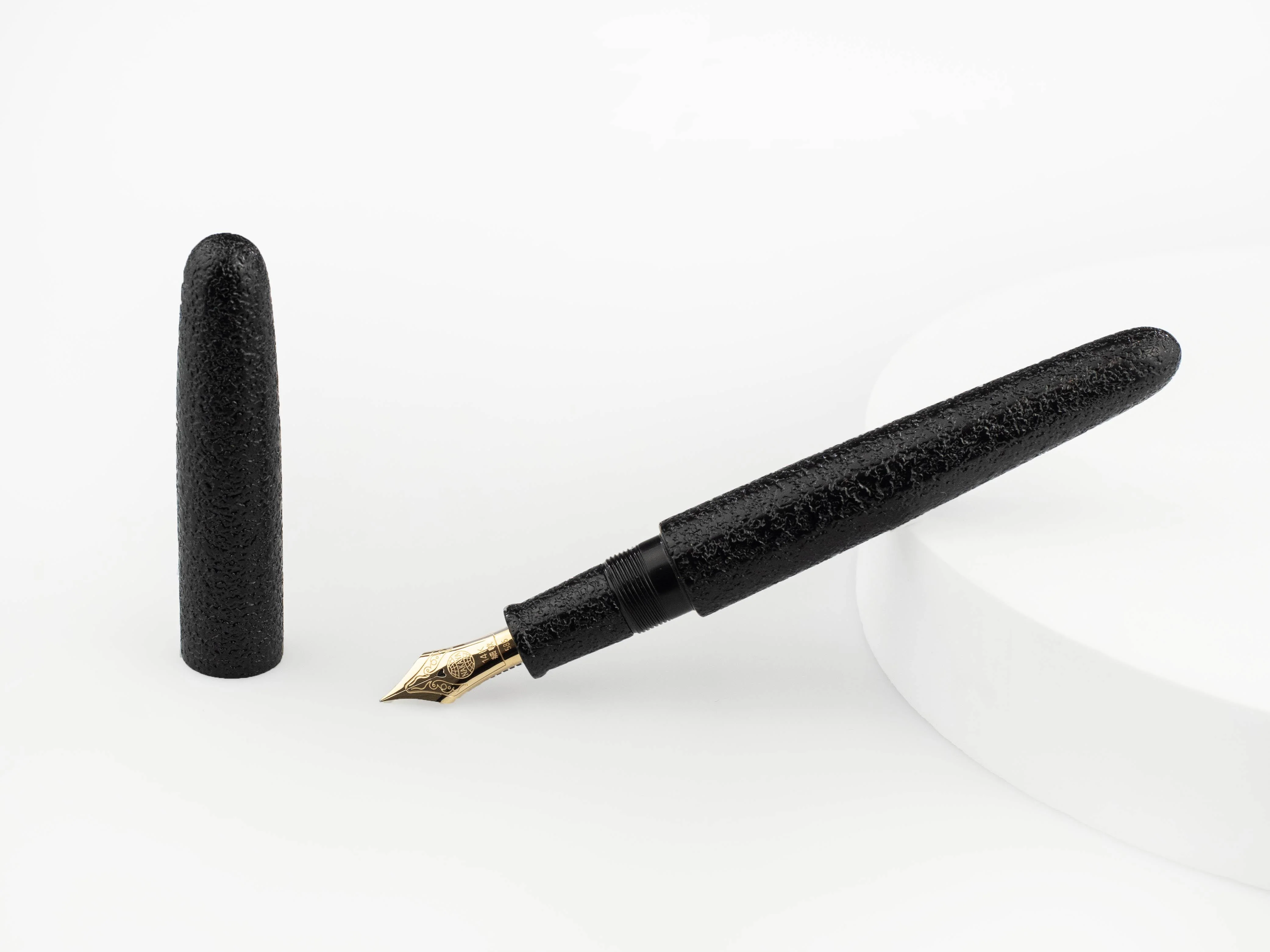 Nakaya Cigar Fountain Pen Portable, Kuro-Ishime, Ebonite, 14k Gold - Image 2