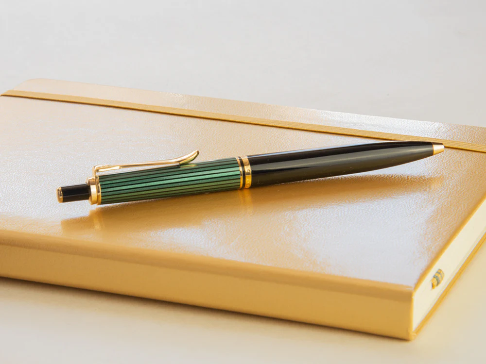 Pelikan K400 Ballpoint pen, Black and green, Gold trim, 996835 - Image 4
