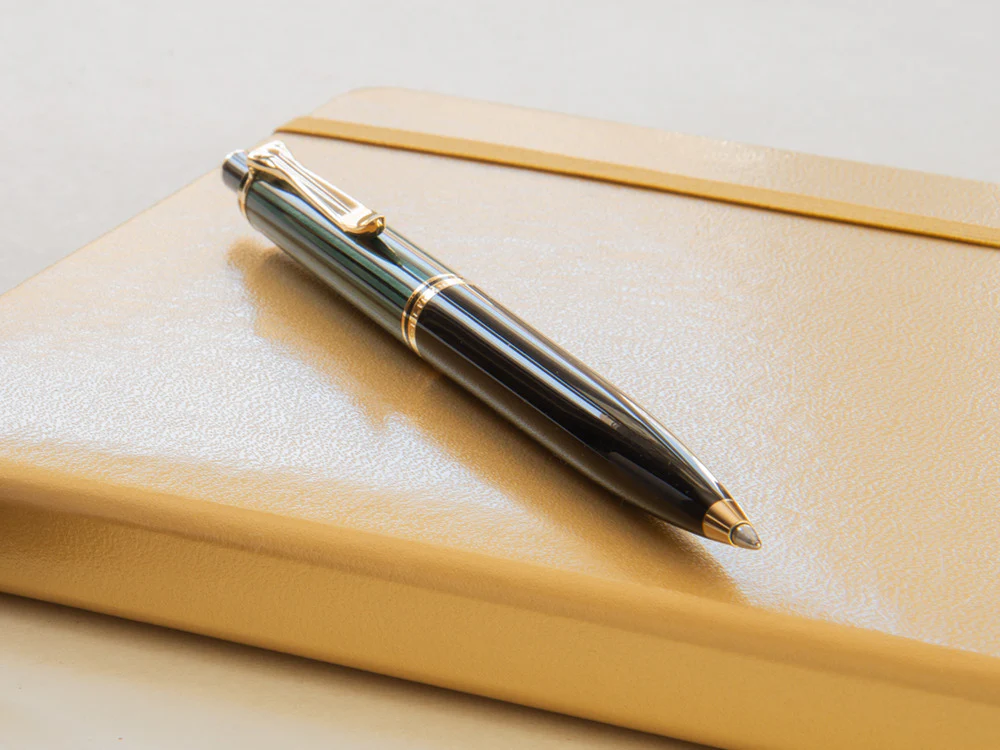 Pelikan K400 Ballpoint pen, Black and green, Gold trim, 996835 - Image 5