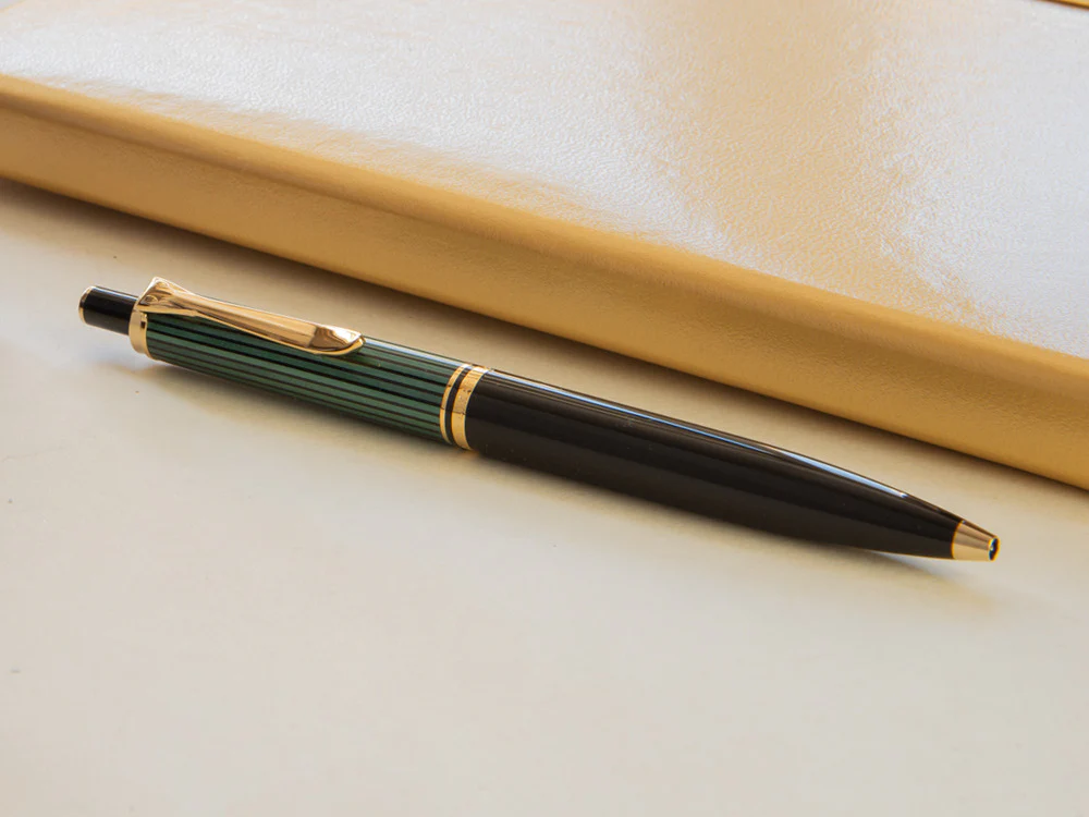 Pelikan K400 Ballpoint pen, Black and green, Gold trim, 996835 - Image 6
