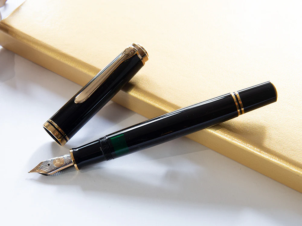 Pelikan M800 Fountain Pen, Black Resin, Gold trim, 18K Nib, 995571 - Image 2