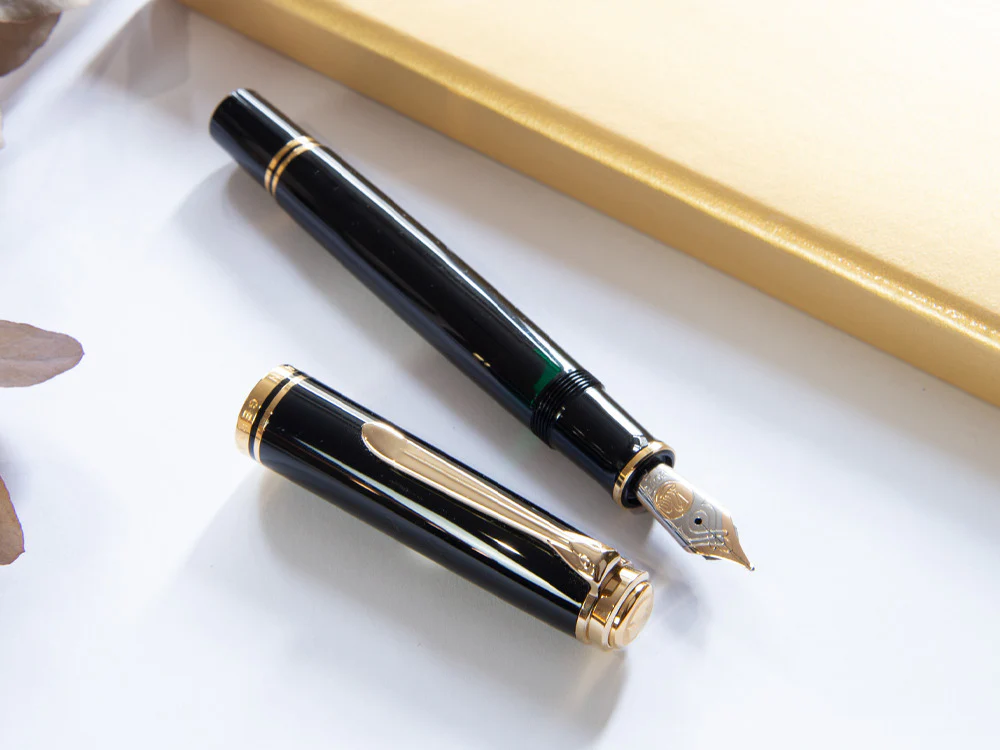 Pelikan M800 Fountain Pen, Black Resin, Gold trim, 18K Nib, 995571 - Image 3