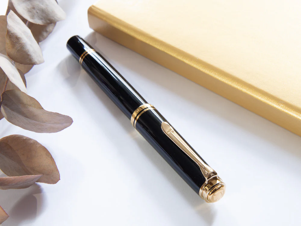 Pelikan M800 Fountain Pen, Black Resin, Gold trim, 18K Nib, 995571 - Image 4