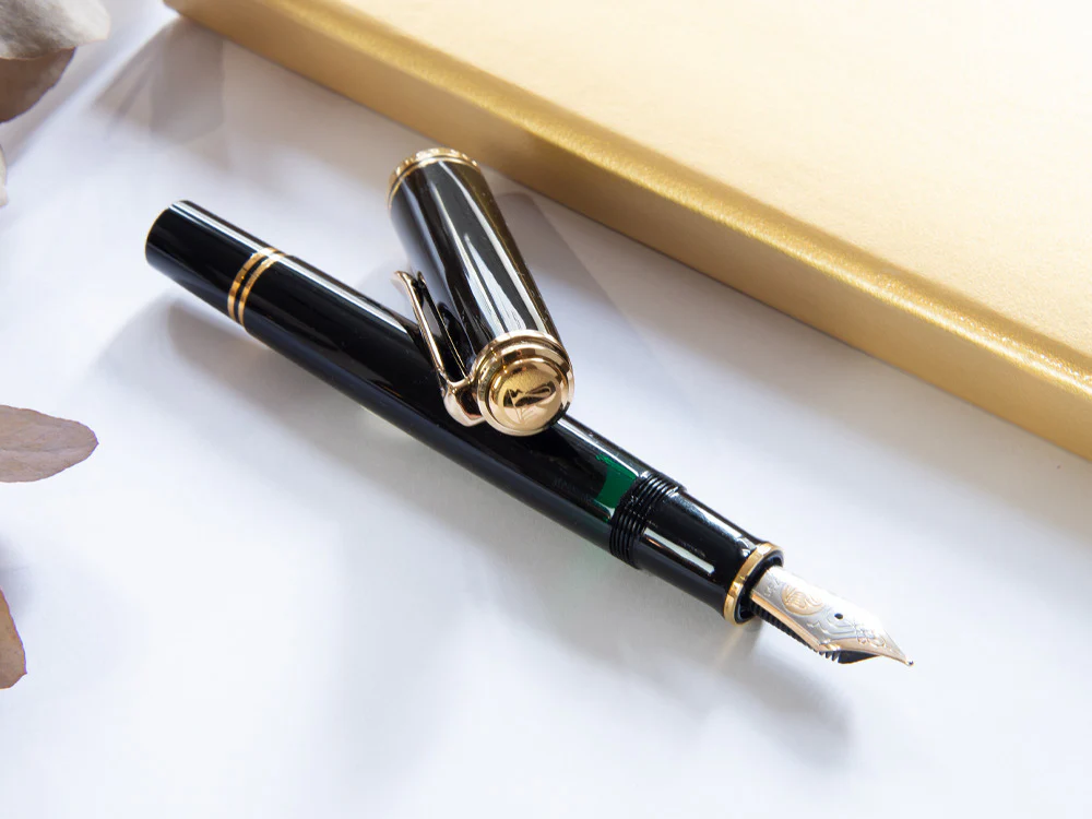 Pelikan M800 Fountain Pen, Black Resin, Gold trim, 18K Nib, 995571 - Image 5