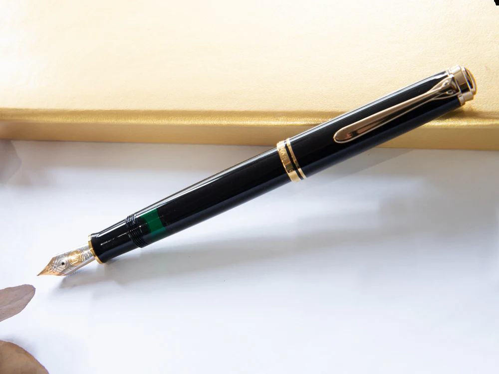 Pelikan M800 Fountain Pen, Black Resin, Gold trim, 18K Nib, 995571 - Image 6