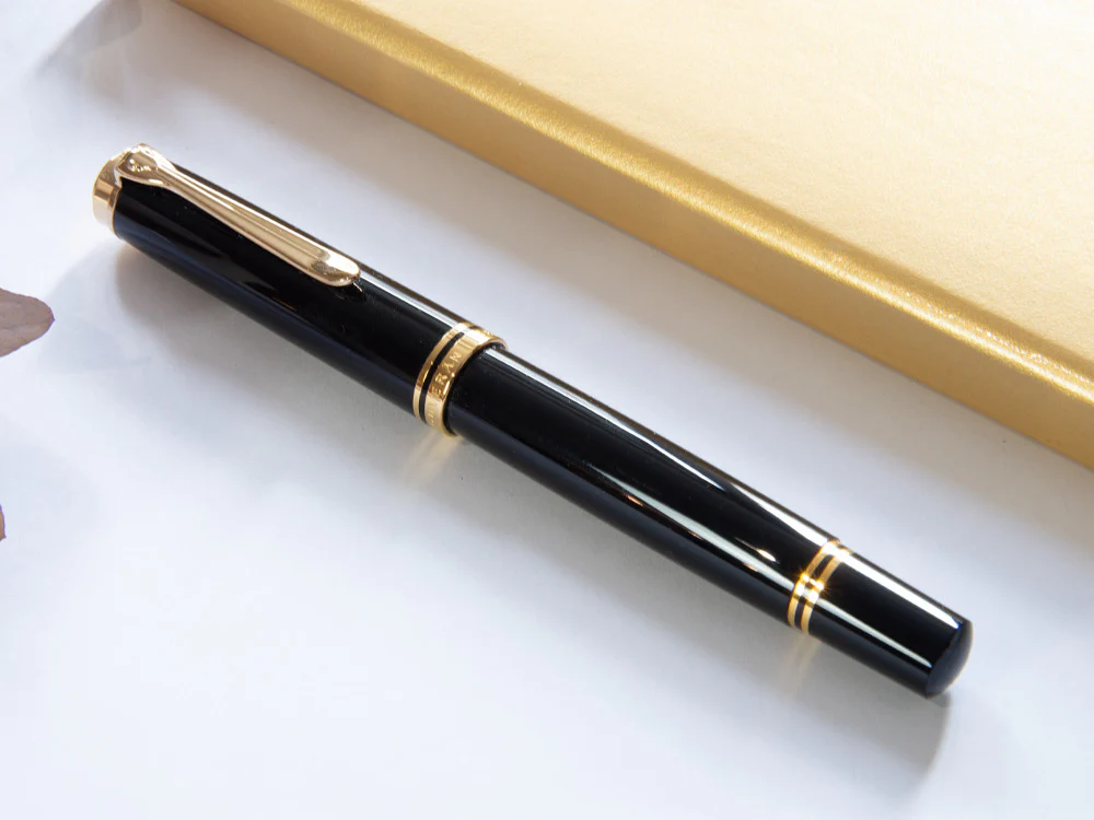 Pelikan M800 Fountain Pen, Black Resin, Gold trim, 18K Nib, 995571 - Image 7
