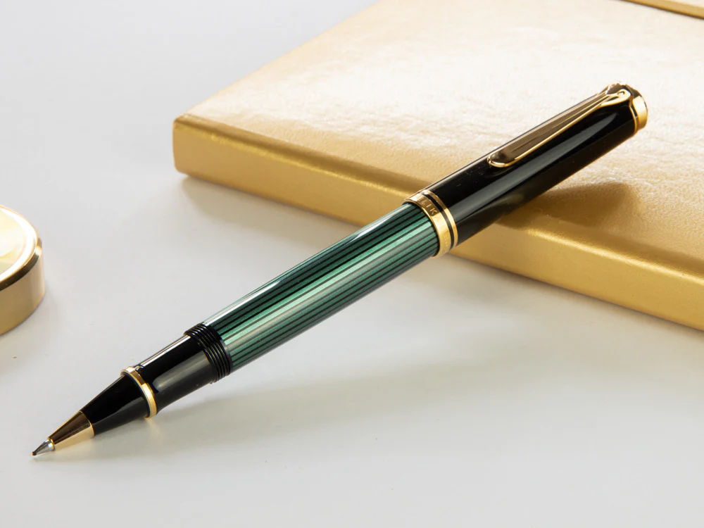 Pelikan R800 Rollerball pen, Green resin, Gold trim, 987990 - Image 3
