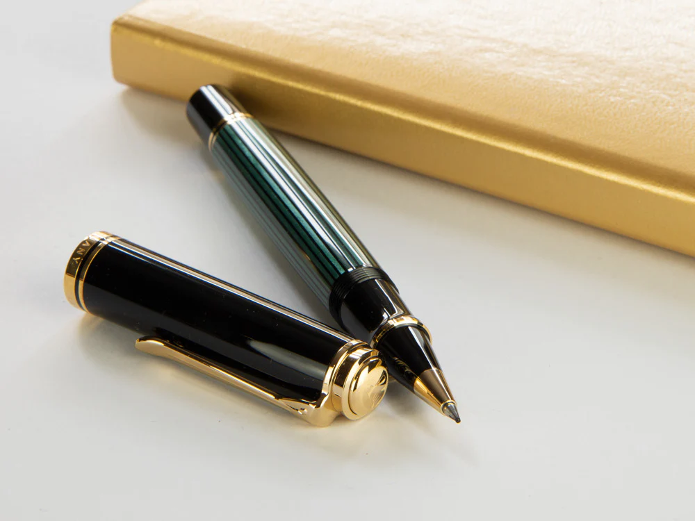 Pelikan R800 Rollerball pen, Green resin, Gold trim, 987990 - Image 4
