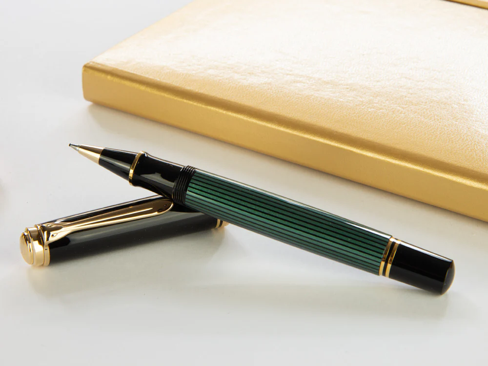 Pelikan R800 Rollerball pen, Green resin, Gold trim, 987990 - Image 5
