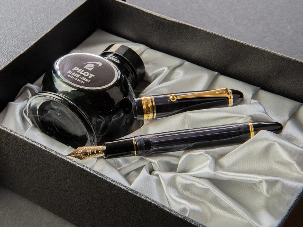 Pilot Custom 823 Fountain Pen, Acrylic Resin, Gold trim, Black, NC823N - Image 9