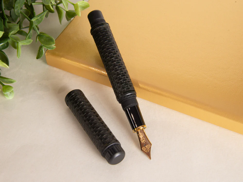 Platinum Izumo Bamboo Ankokushoku Fountain Pen, Black, PBA-120000G-1 - Image 3