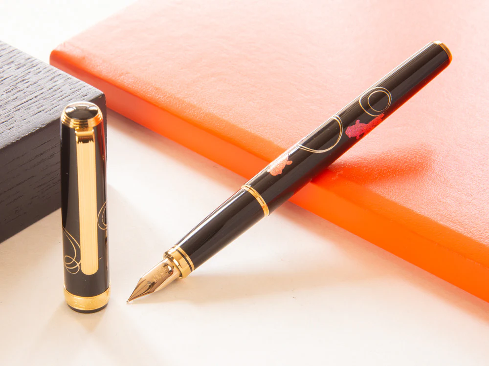 Platinum Kanazawa Maki-e Gold Fish F. Pen, Resin and urushi lacquer - Image 2