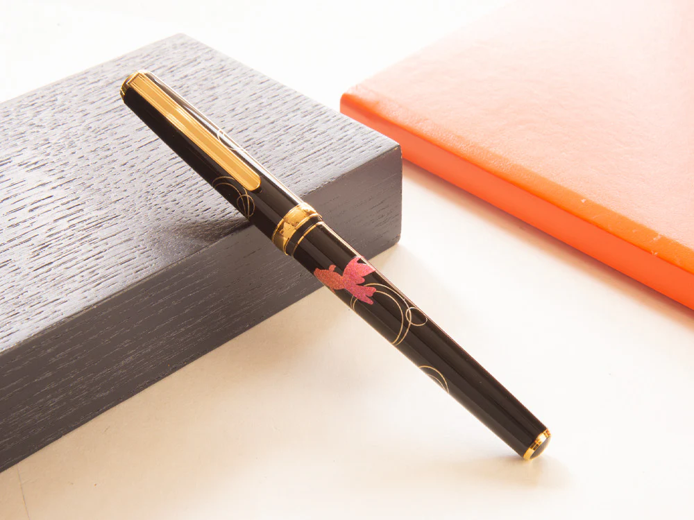 Platinum Kanazawa Maki-e Gold Fish F. Pen, Resin and urushi lacquer - Image 3
