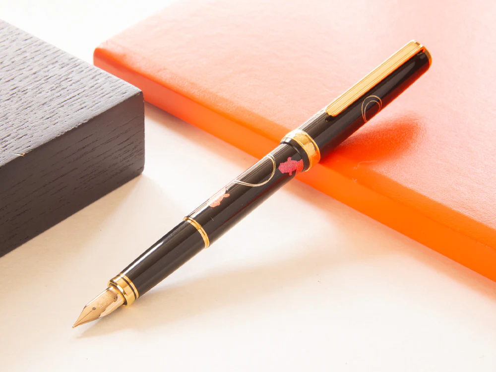 Platinum Kanazawa Maki-e Gold Fish F. Pen, Resin and urushi lacquer - Image 4