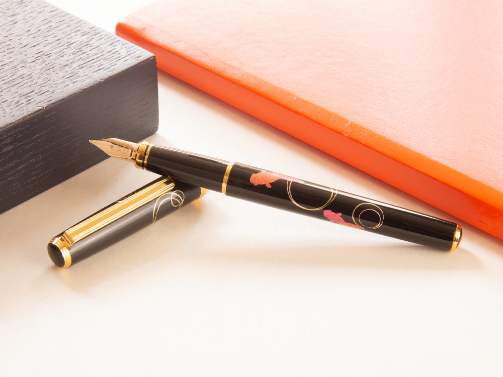 Platinum Kanazawa Maki-e Gold Fish F. Pen, Resin and urushi lacquer - Image 5
