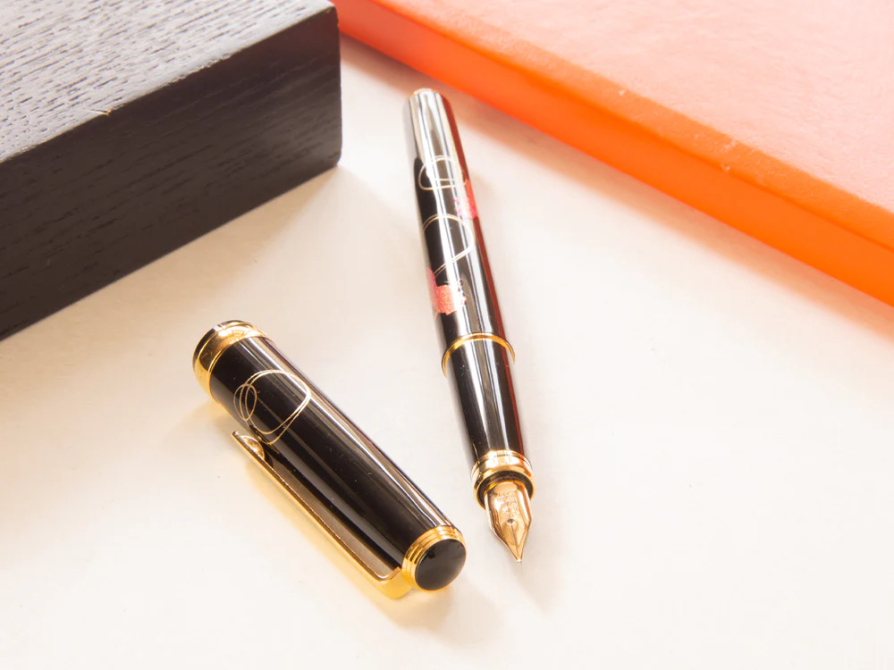 Platinum Kanazawa Maki-e Gold Fish F. Pen, Resin and urushi lacquer - Image 6
