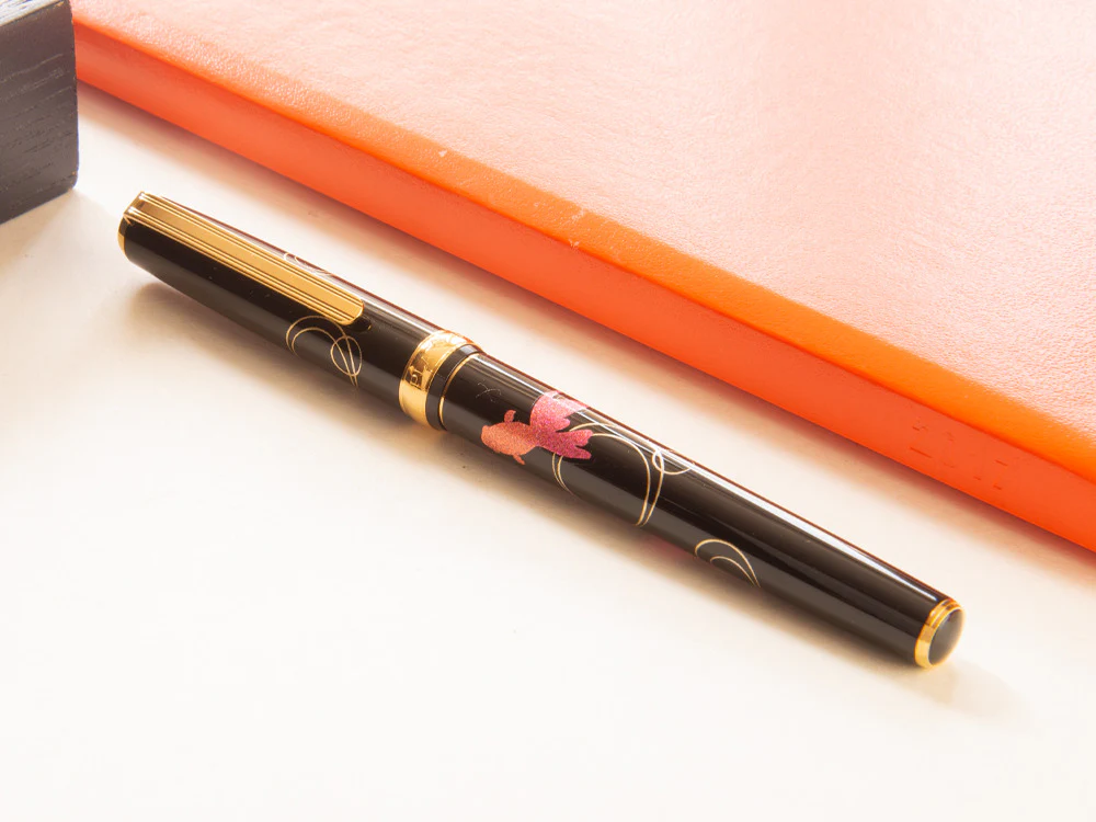 Platinum Kanazawa Maki-e Gold Fish F. Pen, Resin and urushi lacquer - Image 7