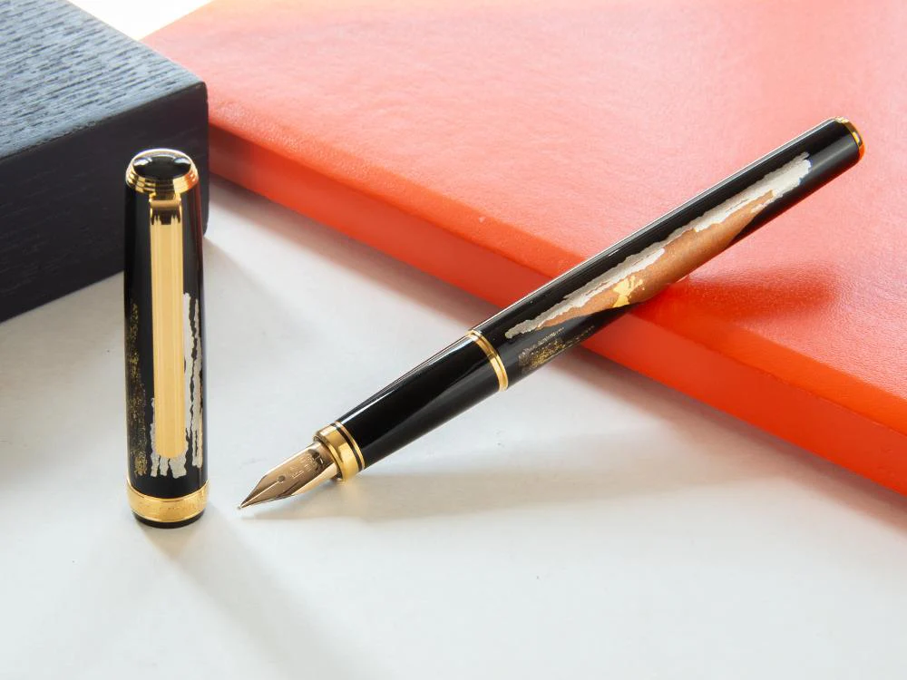 Platinum Kanazawa Maki-e  Red Mt. Fuji Fountain Pen - Image 2