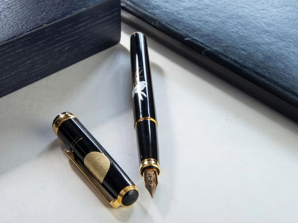 Platinum Kanazawa Maki-e The Moon and a Rabbit Fountain Pen - Image 7
